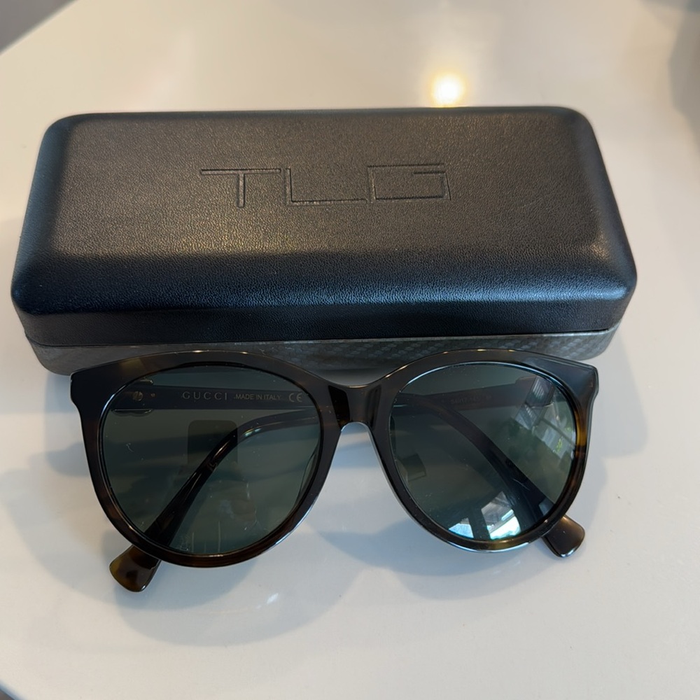 Gucci Sunglass - Picture 6 of 6